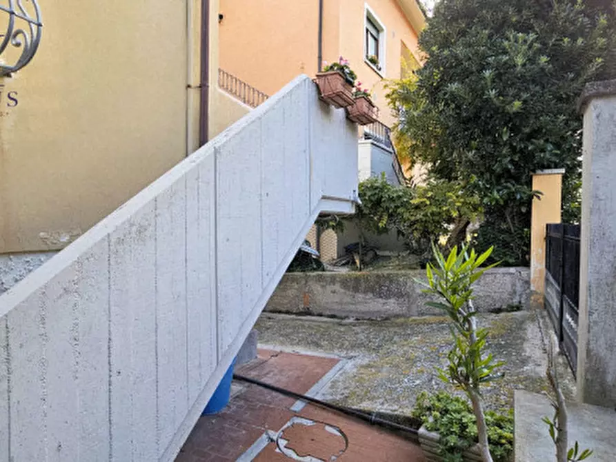 Immagine 5 di Casa bifamiliare in vendita  a Fano