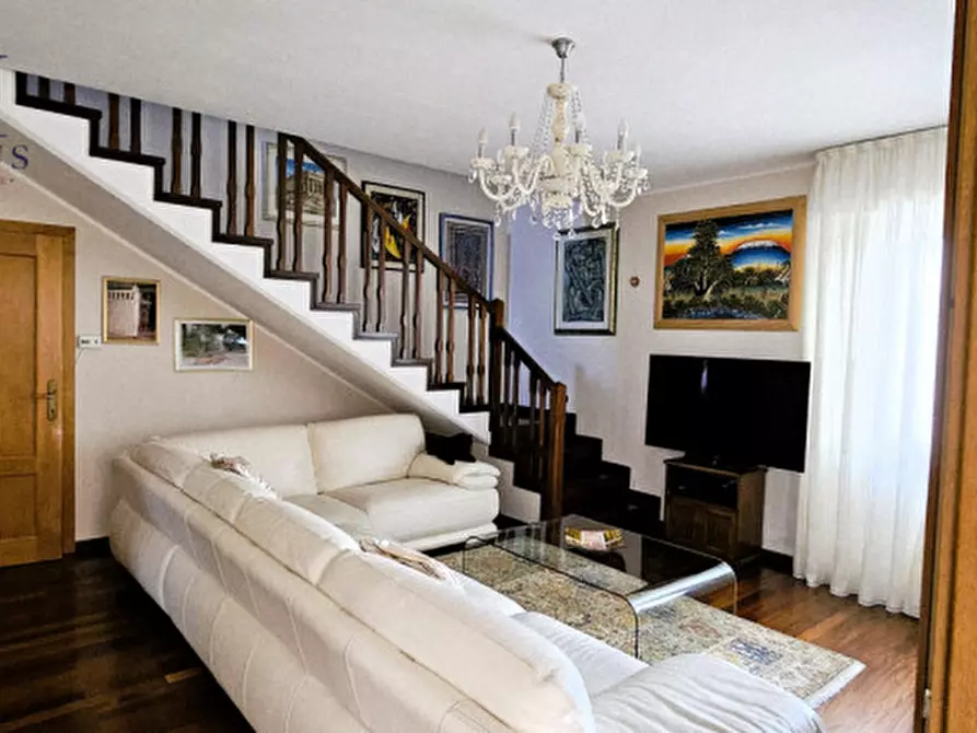 Immagine 7 di Casa bifamiliare in vendita  a Fano