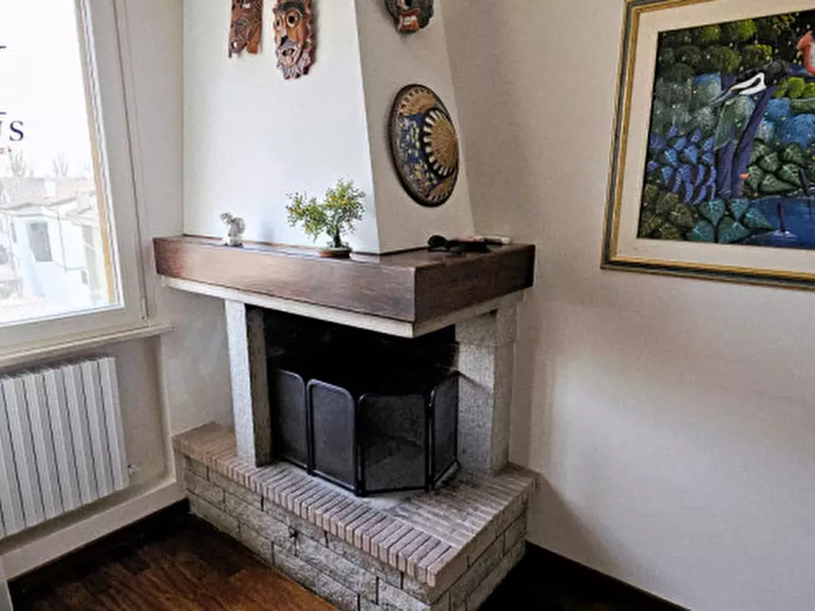 Immagine 9 di Casa bifamiliare in vendita  a Fano