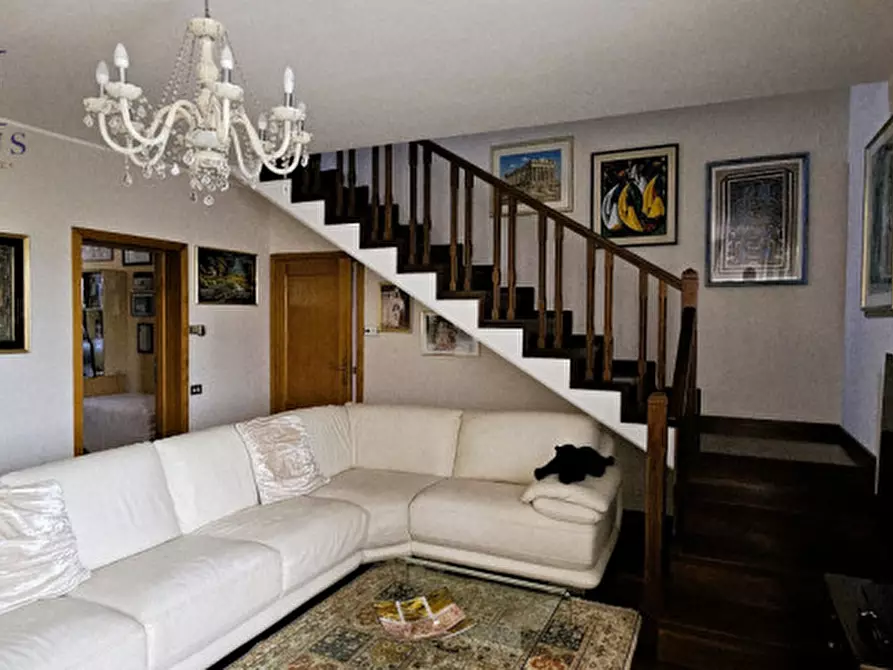 Immagine 10 di Casa bifamiliare in vendita  a Fano