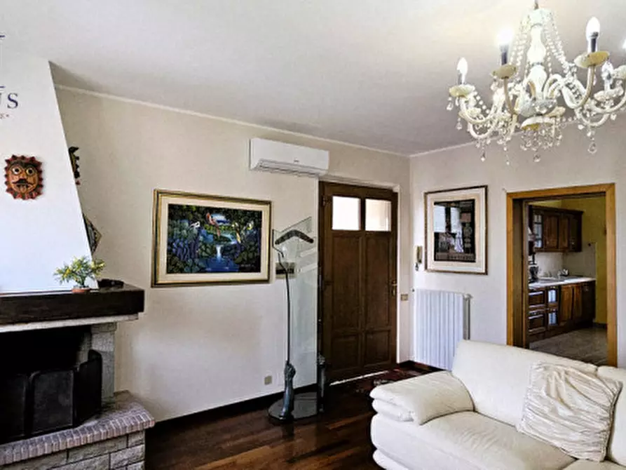 Immagine 11 di Casa bifamiliare in vendita  a Fano