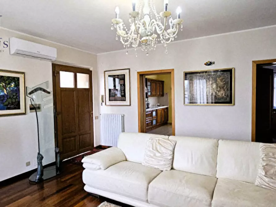 Immagine 12 di Casa bifamiliare in vendita  a Fano