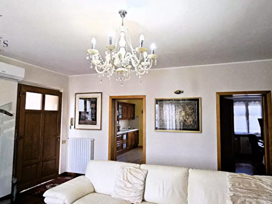 Immagine 15 di Casa bifamiliare in vendita  a Fano