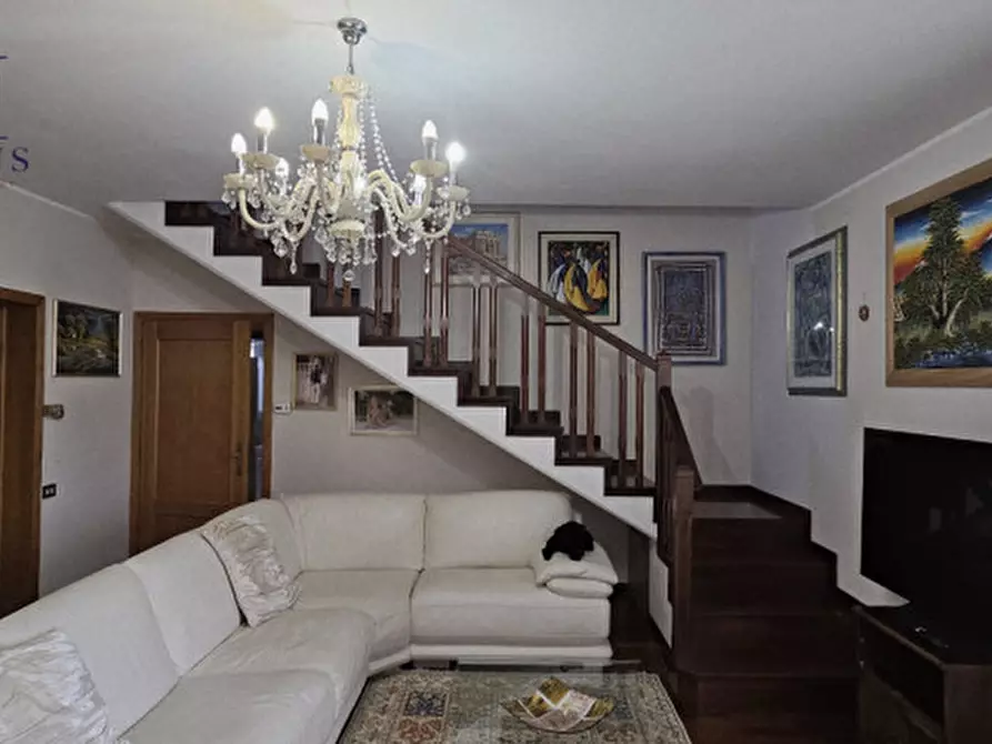 Immagine 16 di Casa bifamiliare in vendita  a Fano