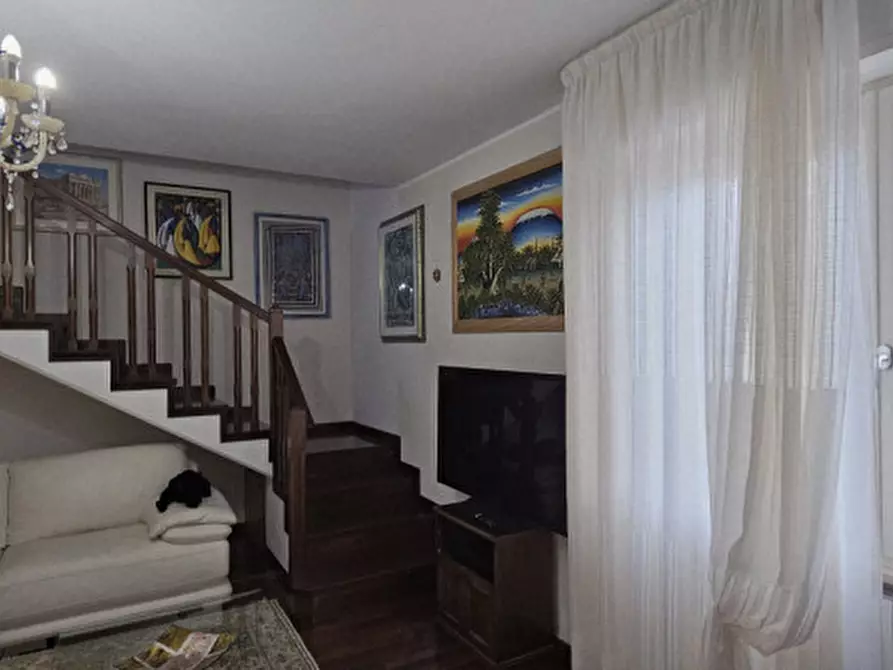 Immagine 17 di Casa bifamiliare in vendita  a Fano