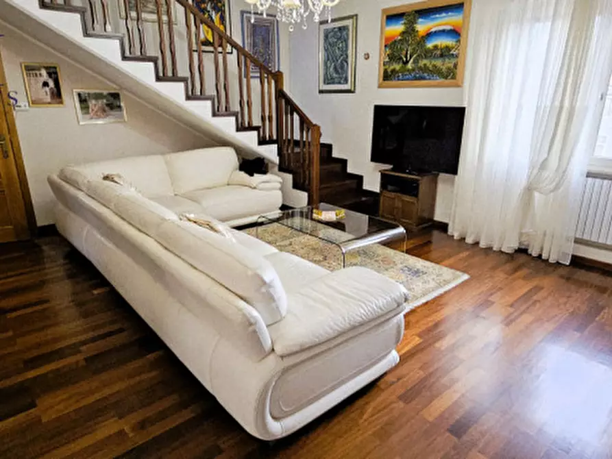 Immagine 20 di Casa bifamiliare in vendita  a Fano