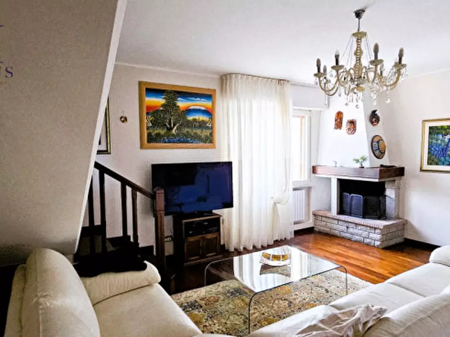 Immagine 31 di Casa bifamiliare in vendita  a Fano