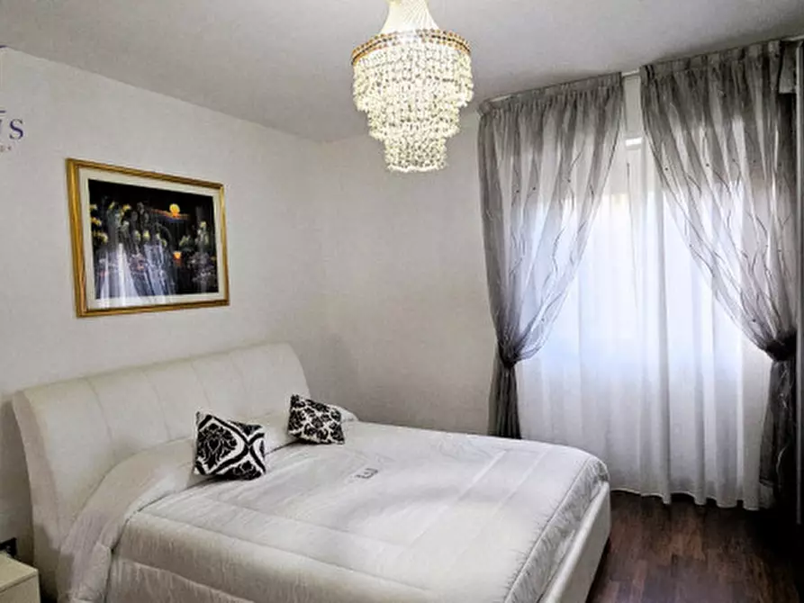 Immagine 38 di Casa bifamiliare in vendita  a Fano