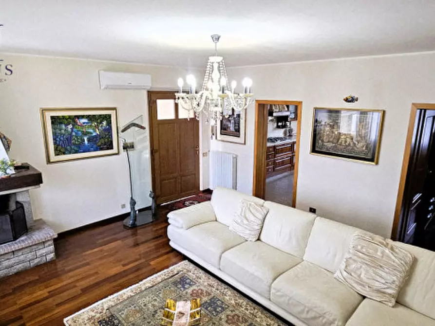 Immagine 54 di Casa bifamiliare in vendita  a Fano