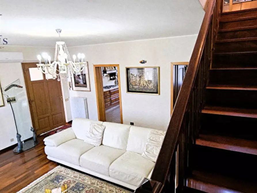 Immagine 55 di Casa bifamiliare in vendita  a Fano