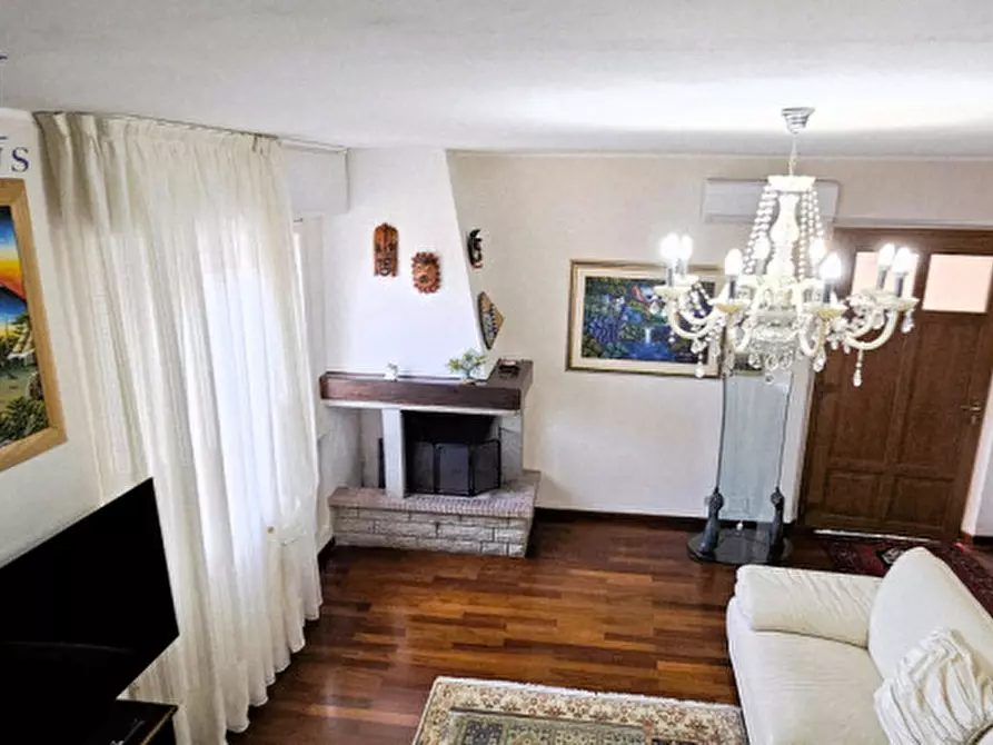 Immagine 56 di Casa bifamiliare in vendita  a Fano