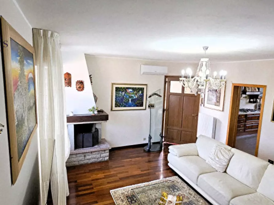 Immagine 64 di Casa bifamiliare in vendita  a Fano