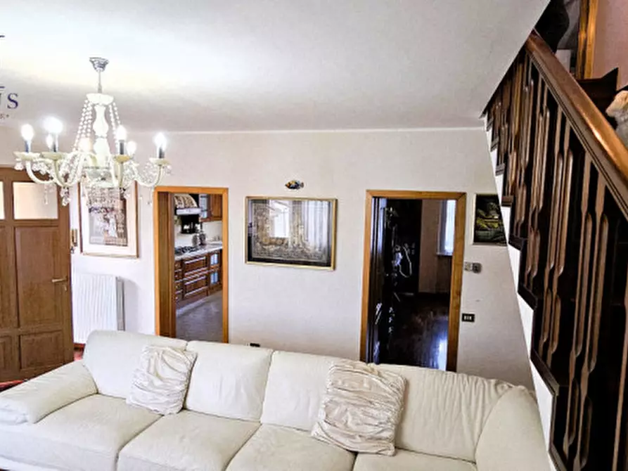 Immagine 65 di Casa bifamiliare in vendita  a Fano