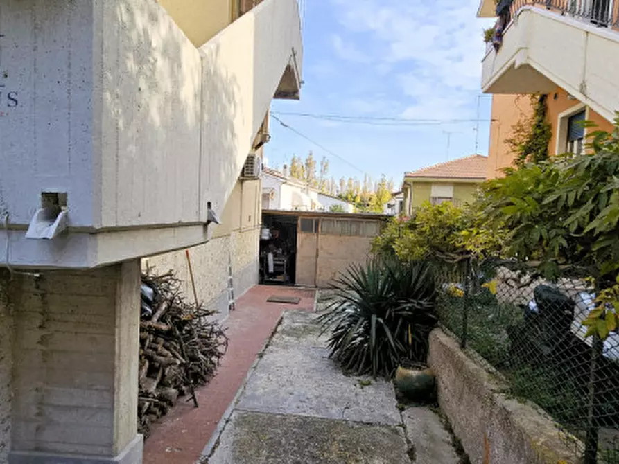 Immagine 68 di Casa bifamiliare in vendita  a Fano