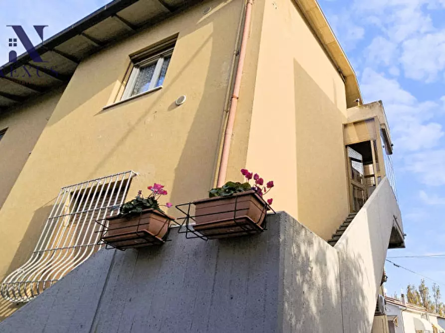 Immagine 69 di Casa bifamiliare in vendita  a Fano