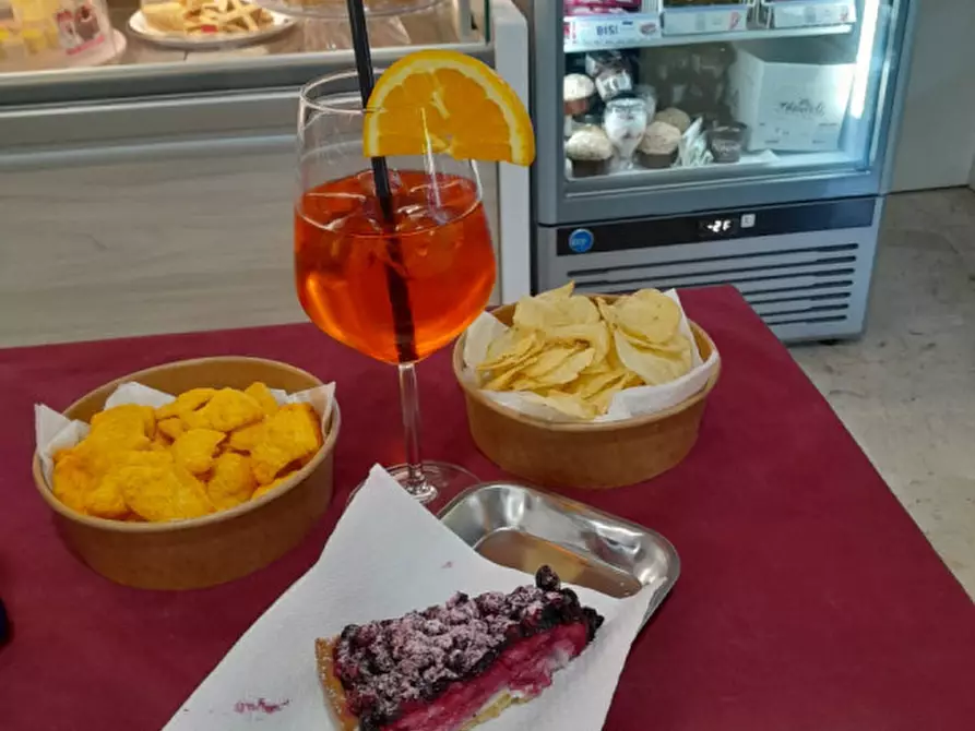 Immagine 2 di Attività commerciale in vendita  in Via Arzignano 9/11 a Vicenza