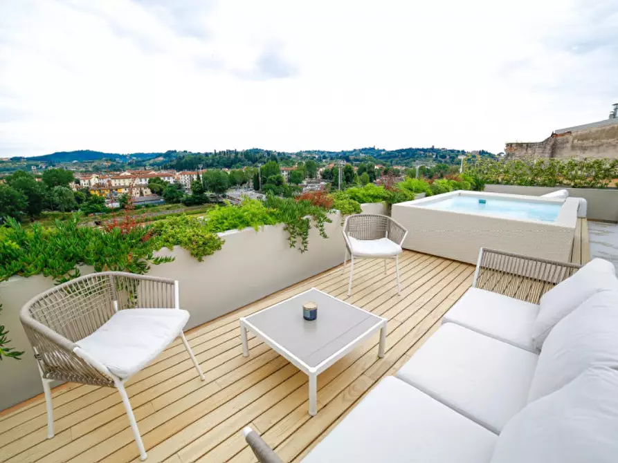 Immagine 1 di Appartamento in vendita  in LUNGARNO COLOMBO a Firenze