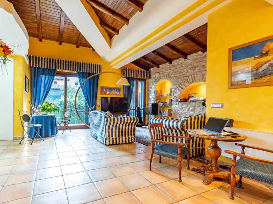 Immagine 1 di Villa in vendita  in VIA AURELIO MILLOS 140 a Roma