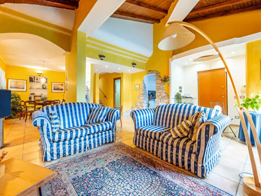 Immagine 4 di Villa in vendita  in VIA AURELIO MILLOS 140 a Roma