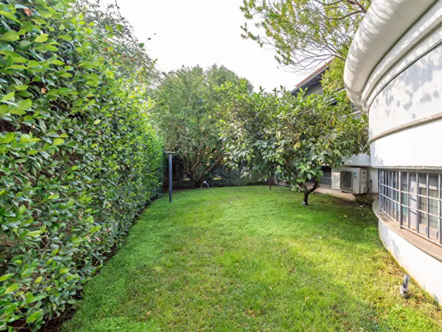 Immagine 12 di Villa in vendita  in VIA AURELIO MILLOS 140 a Roma