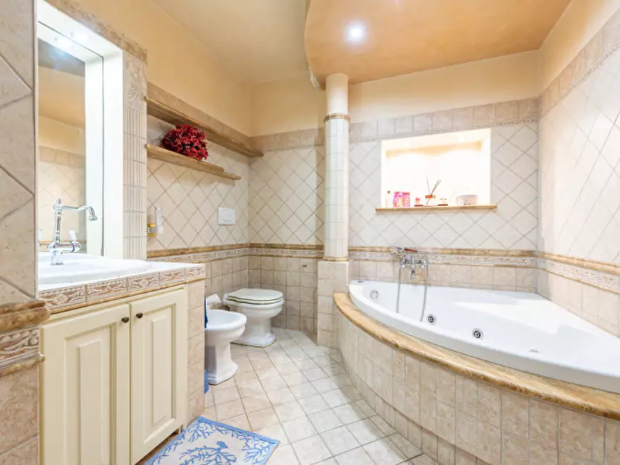 Immagine 42 di Villa in vendita  in VIA AURELIO MILLOS 140 a Roma