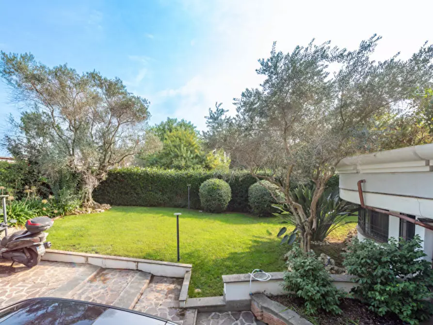 Immagine 52 di Villa in vendita  in VIA AURELIO MILLOS 140 a Roma