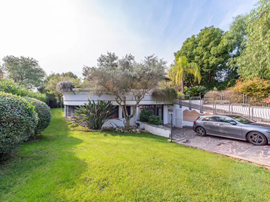 Immagine 54 di Villa in vendita  in VIA AURELIO MILLOS 140 a Roma