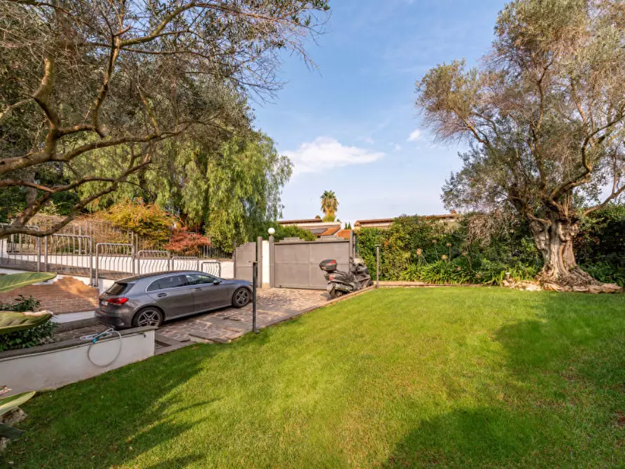 Immagine 55 di Villa in vendita  in VIA AURELIO MILLOS 140 a Roma