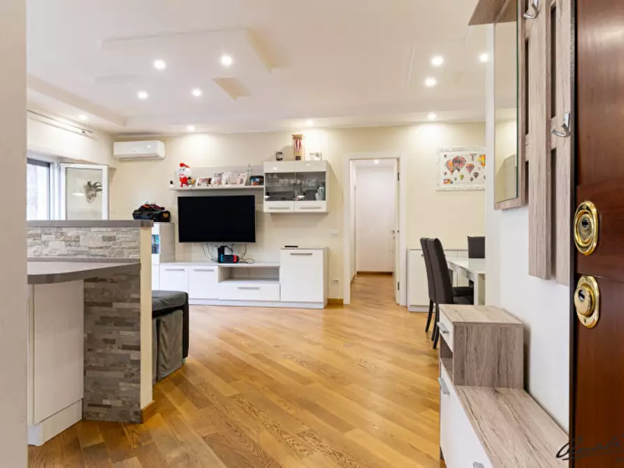 Immagine 2 di Appartamento in vendita  in via Pescosolido a Roma