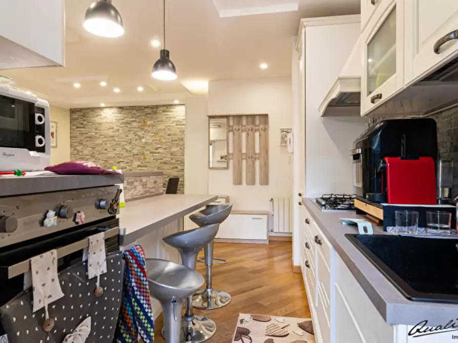 Immagine 9 di Appartamento in vendita  in via Pescosolido a Roma