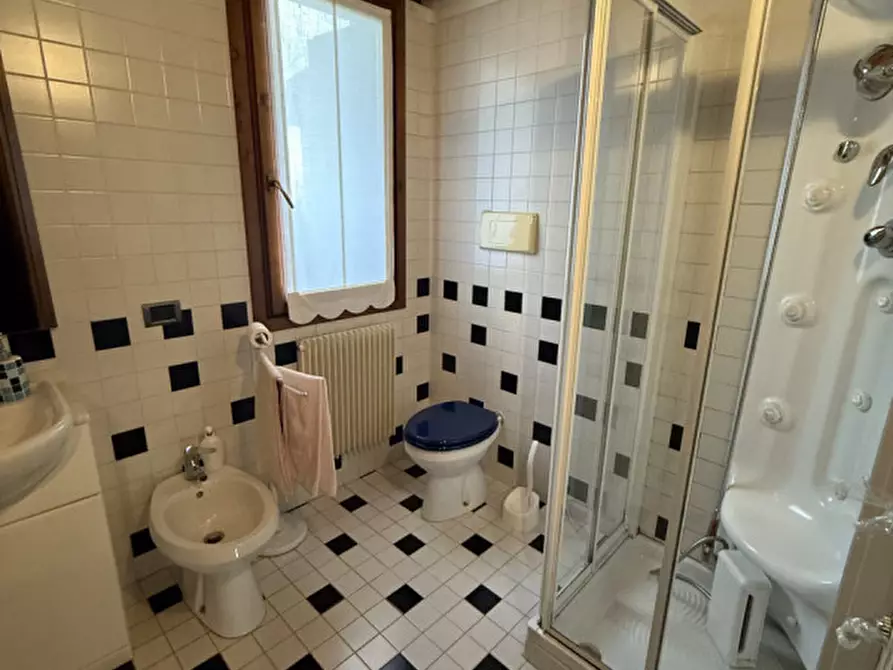 Immagine 6 di Villetta a schiera in vendita  in via altinia a Venezia