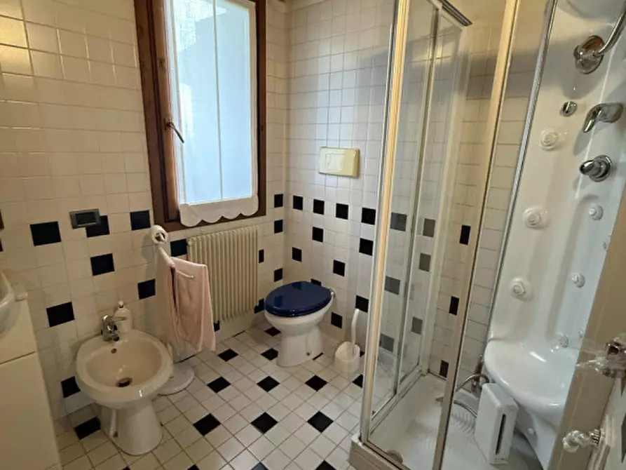 Immagine 7 di Villetta a schiera in vendita  in via altinia a Venezia