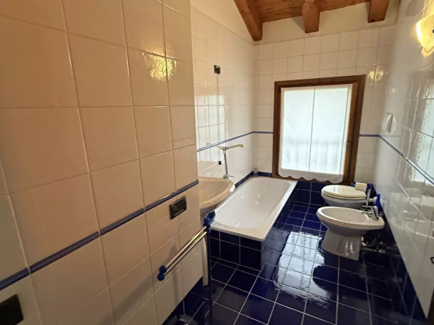 Immagine 14 di Villetta a schiera in vendita  in via altinia a Venezia