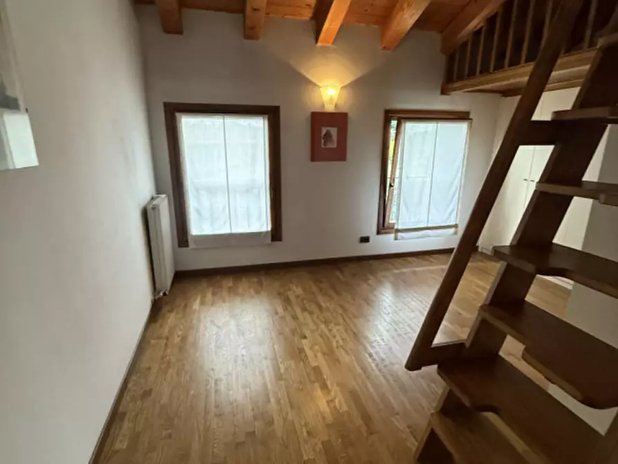 Immagine 15 di Villetta a schiera in vendita  in via altinia a Venezia