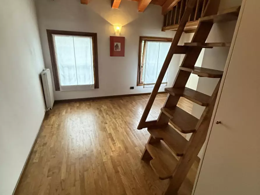 Immagine 17 di Villetta a schiera in vendita  in via altinia a Venezia