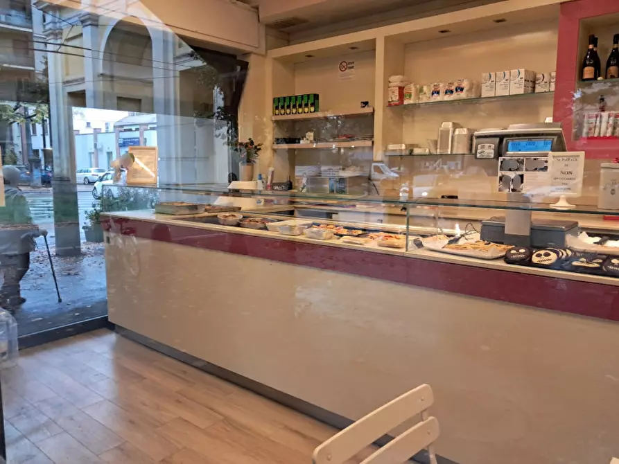 Immagine 1 di Attività commerciale in vendita  in Via Emilia Est a Parma