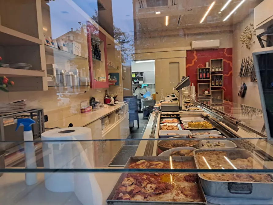 Immagine 3 di Attività commerciale in vendita  in Via Emilia Est a Parma