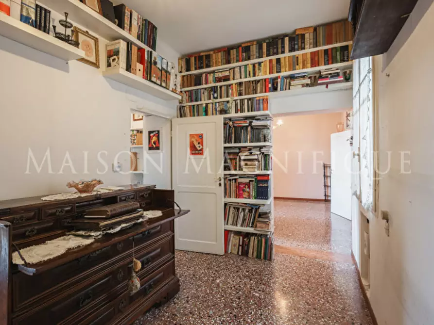 Immagine 2 di Appartamento in vendita  in Via san Vitale a Bologna
