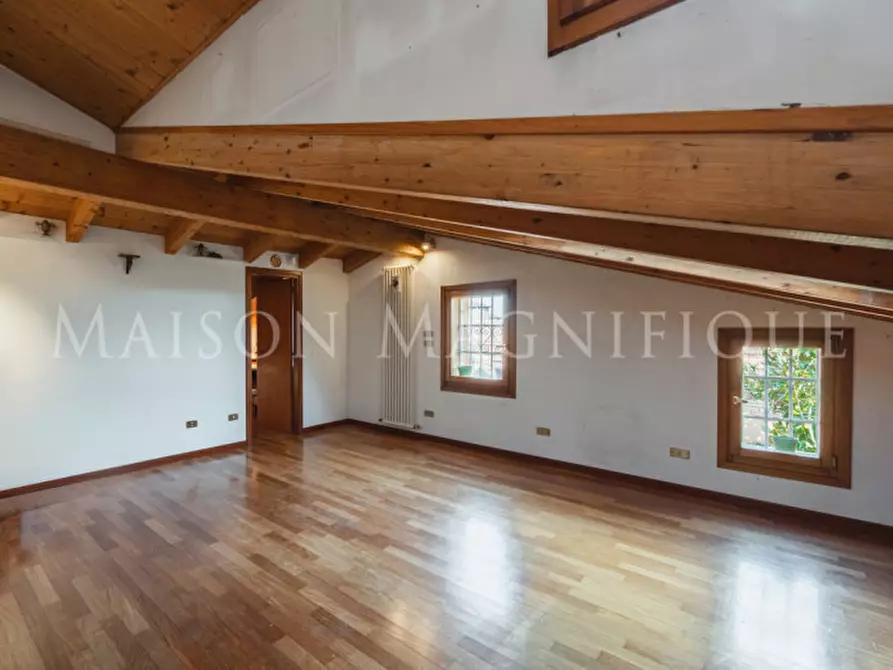 Immagine 7 di Appartamento in vendita  in Via san Vitale a Bologna