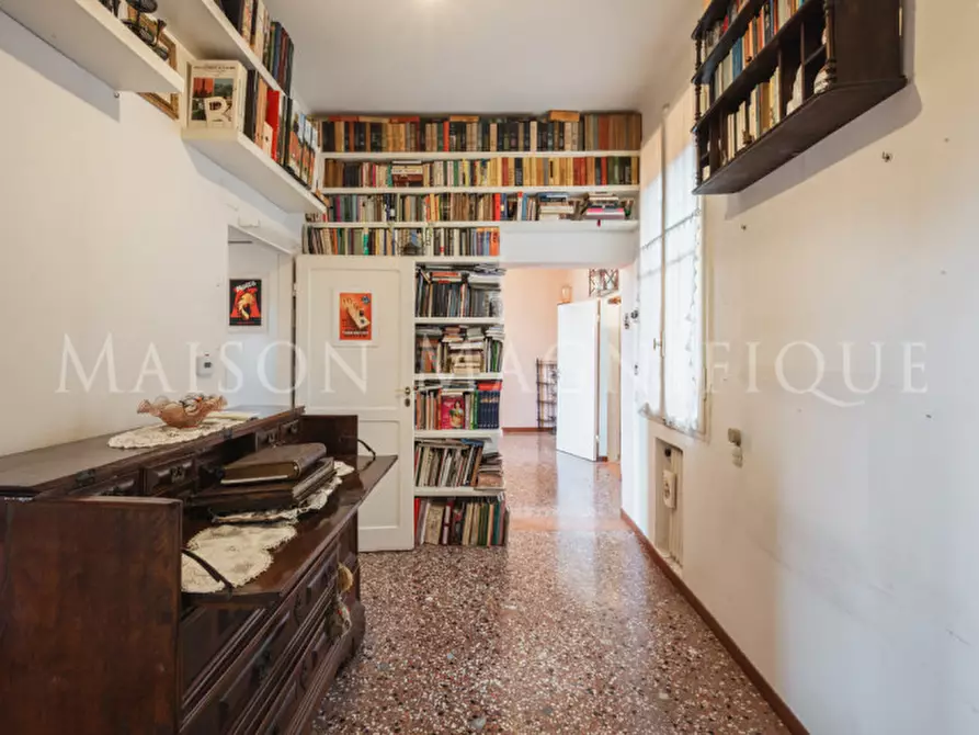 Immagine 9 di Appartamento in vendita  in Via san Vitale a Bologna