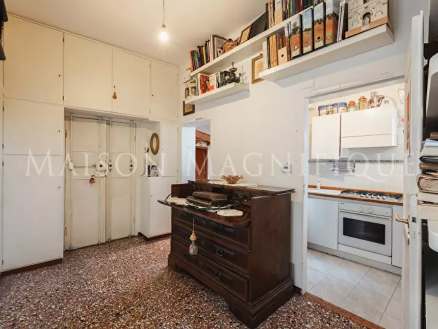 Immagine 10 di Appartamento in vendita  in Via san Vitale a Bologna