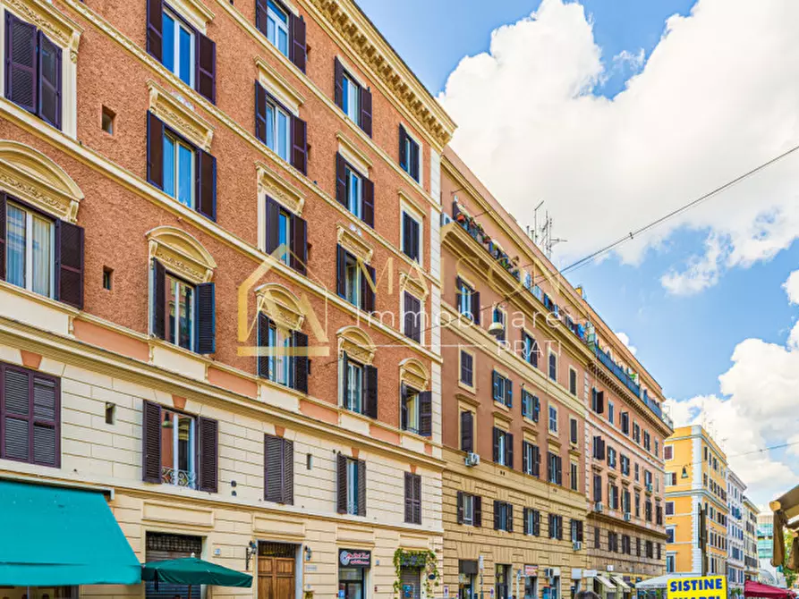 Immagine 5 di Appartamento in vendita  in Via Santamaura a Roma