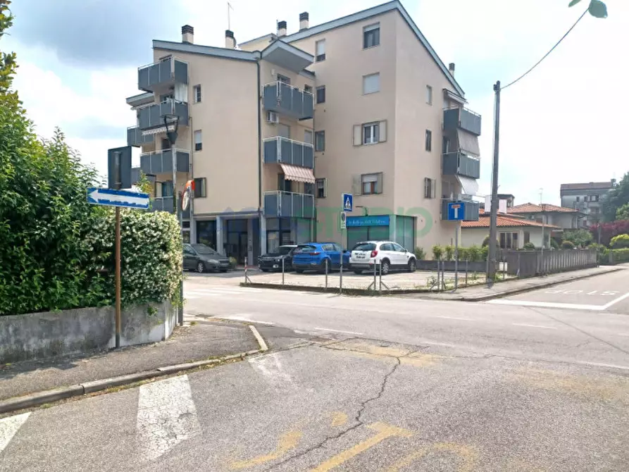 Immagine 5 di Negozio in vendita  in Via Europa a Monticello Conte Otto