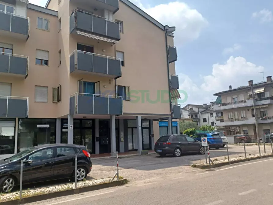 Immagine 6 di Negozio in vendita  in Via Europa a Monticello Conte Otto