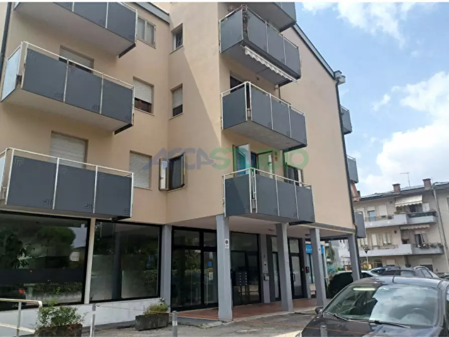 Immagine 7 di Negozio in vendita  in Via Europa a Monticello Conte Otto