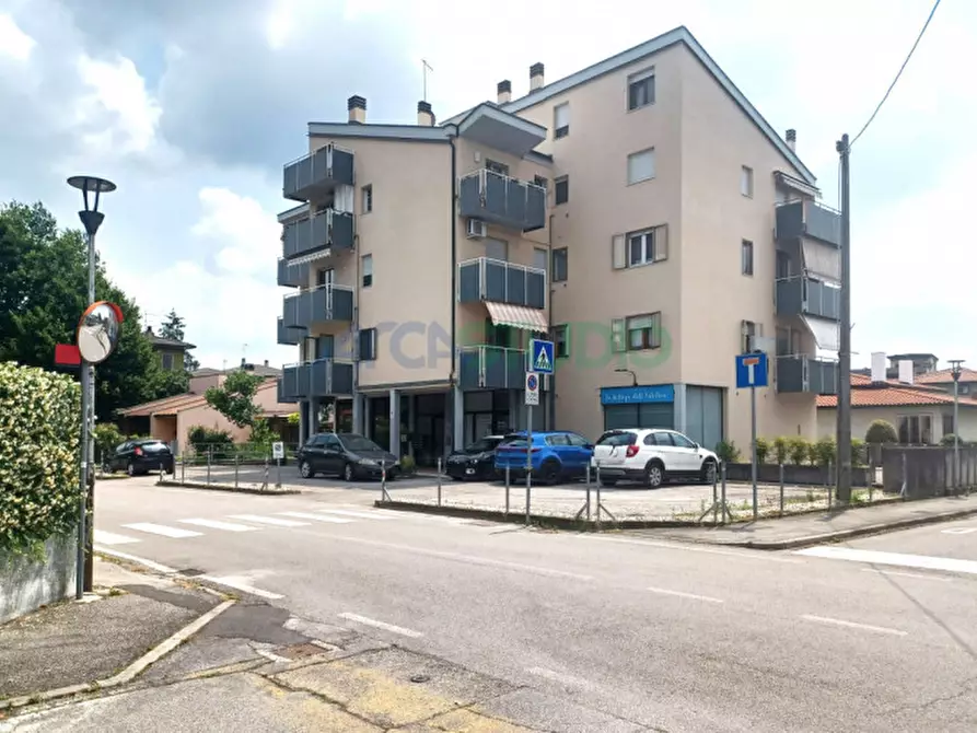 Immagine 9 di Negozio in vendita  in Via Europa a Monticello Conte Otto