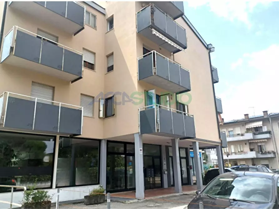 Immagine 11 di Negozio in vendita  in Via Europa a Monticello Conte Otto