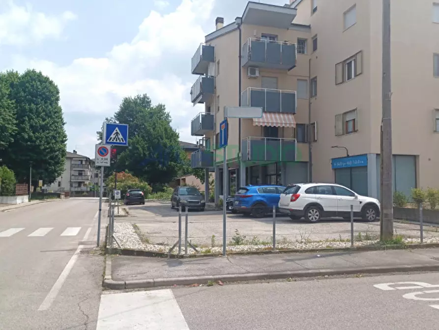 Immagine 13 di Negozio in vendita  in Via Europa a Monticello Conte Otto