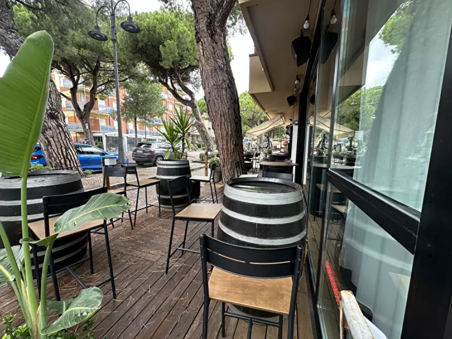Immagine 3 di Attività commerciale in vendita  in Viale Giosuè Carducci 141 a Cesenatico