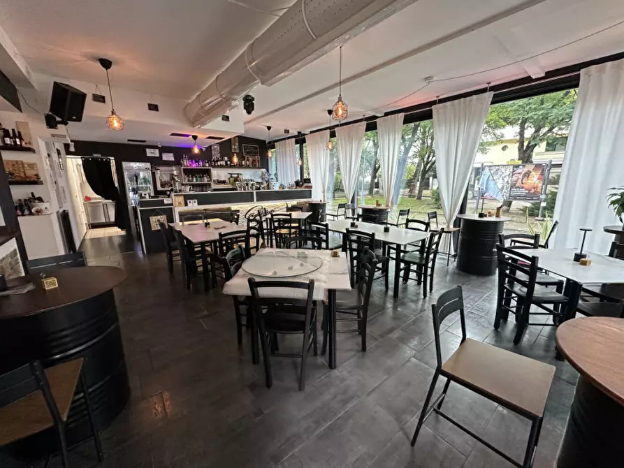 Immagine 6 di Attività commerciale in vendita  in Viale Giosuè Carducci 141 a Cesenatico